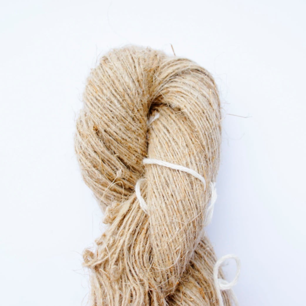 エジプトリネン1/2.5糸　生成　綛売