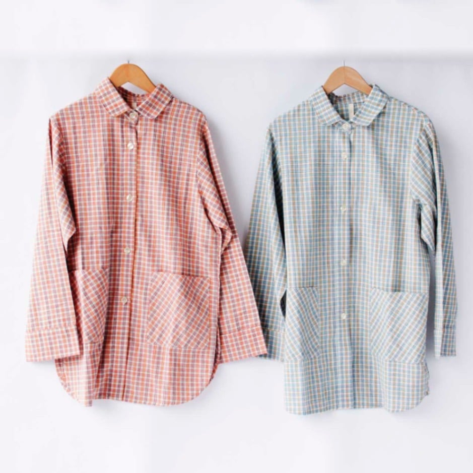 シャツタイプのパジャマトップス