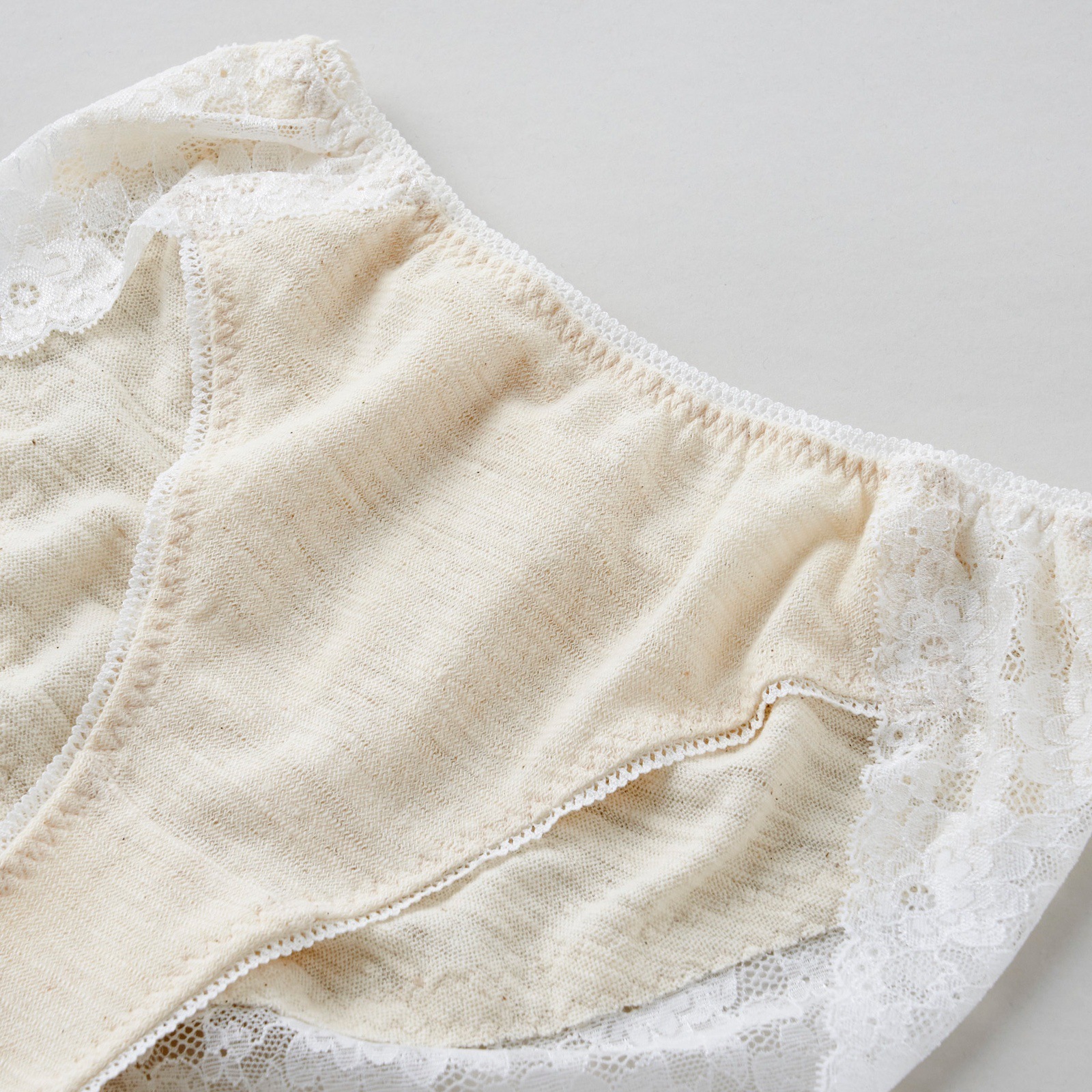 手紡ぎのバックレースショーツ