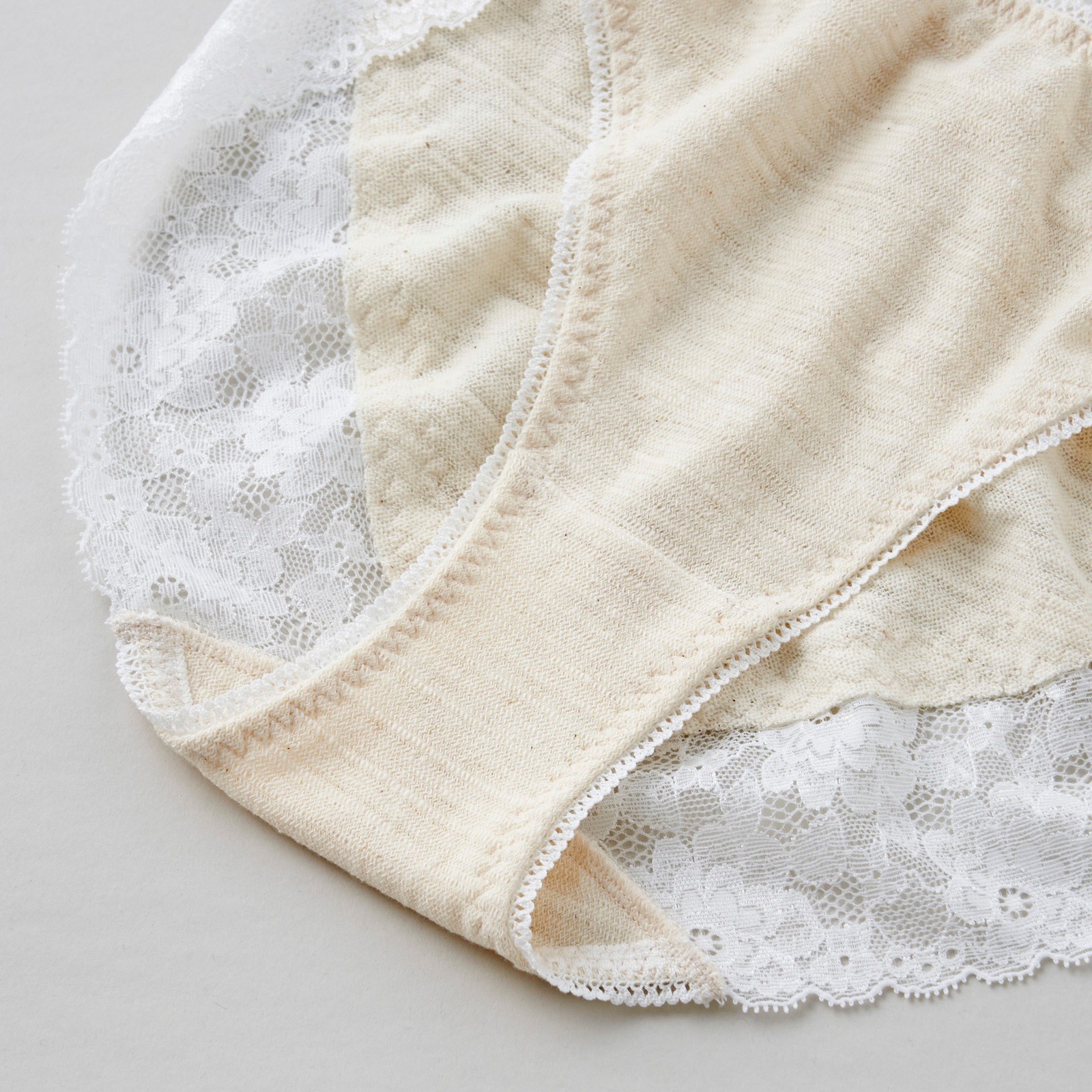 手紡ぎのバックレースショーツ