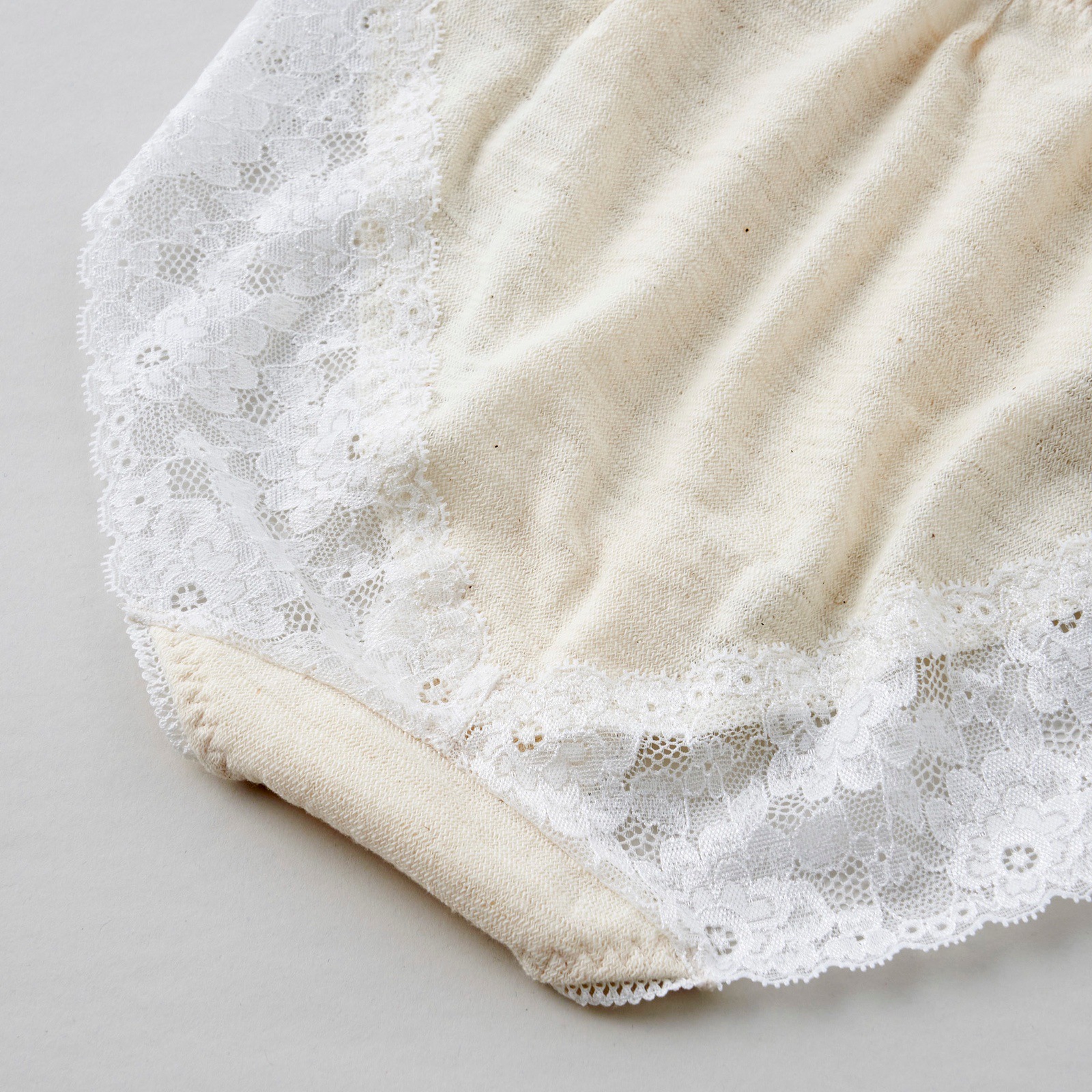 手紡ぎのバックレースショーツ