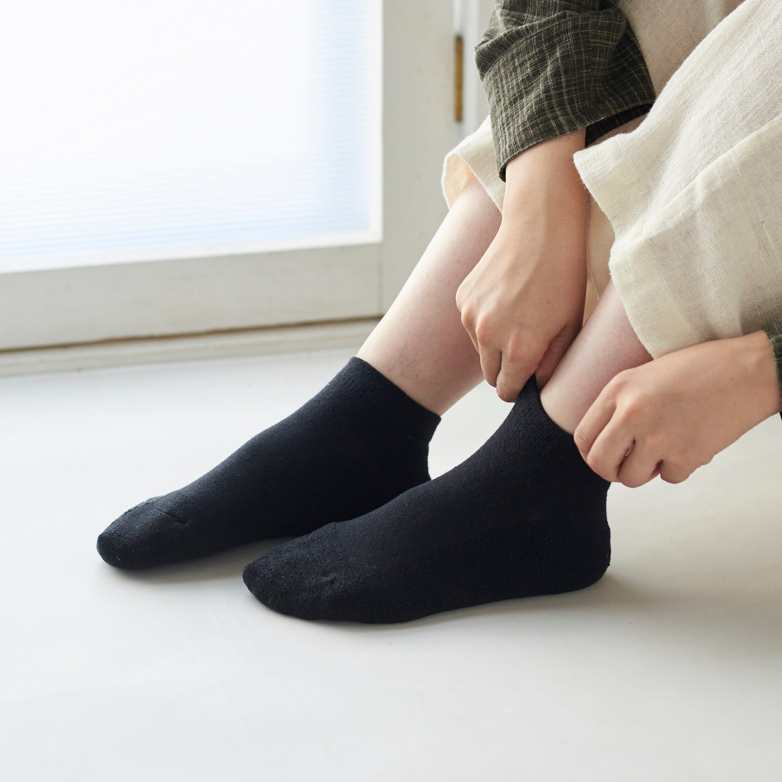 ガラ紡のくるぶし半パイル靴下 黒