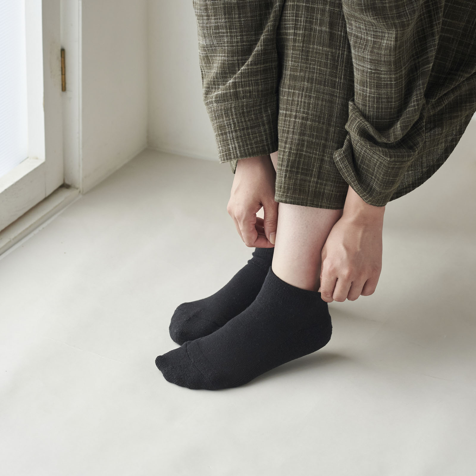 ガラ紡のくるぶし半パイル靴下 黒