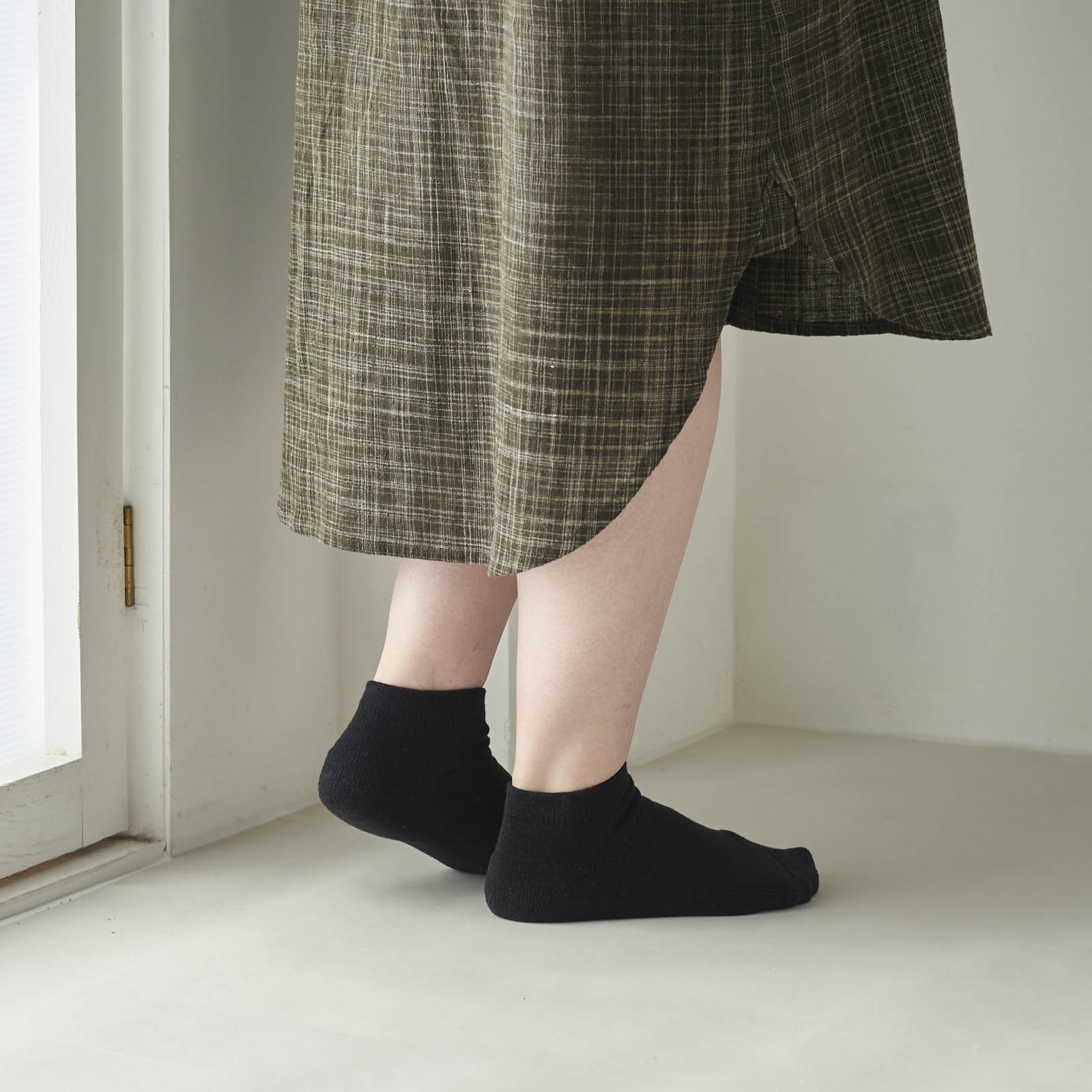 ガラ紡のくるぶし半パイル靴下 黒