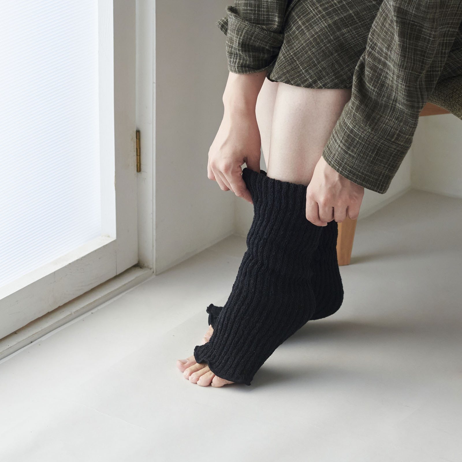 ガラ紡のレッグウォーマー 黒