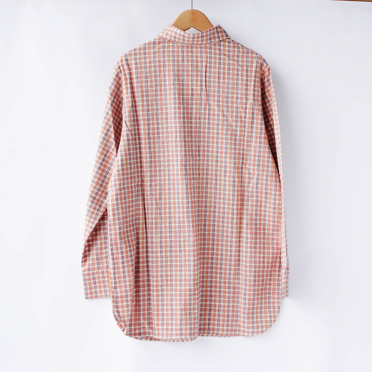 シャツタイプのパジャマトップス