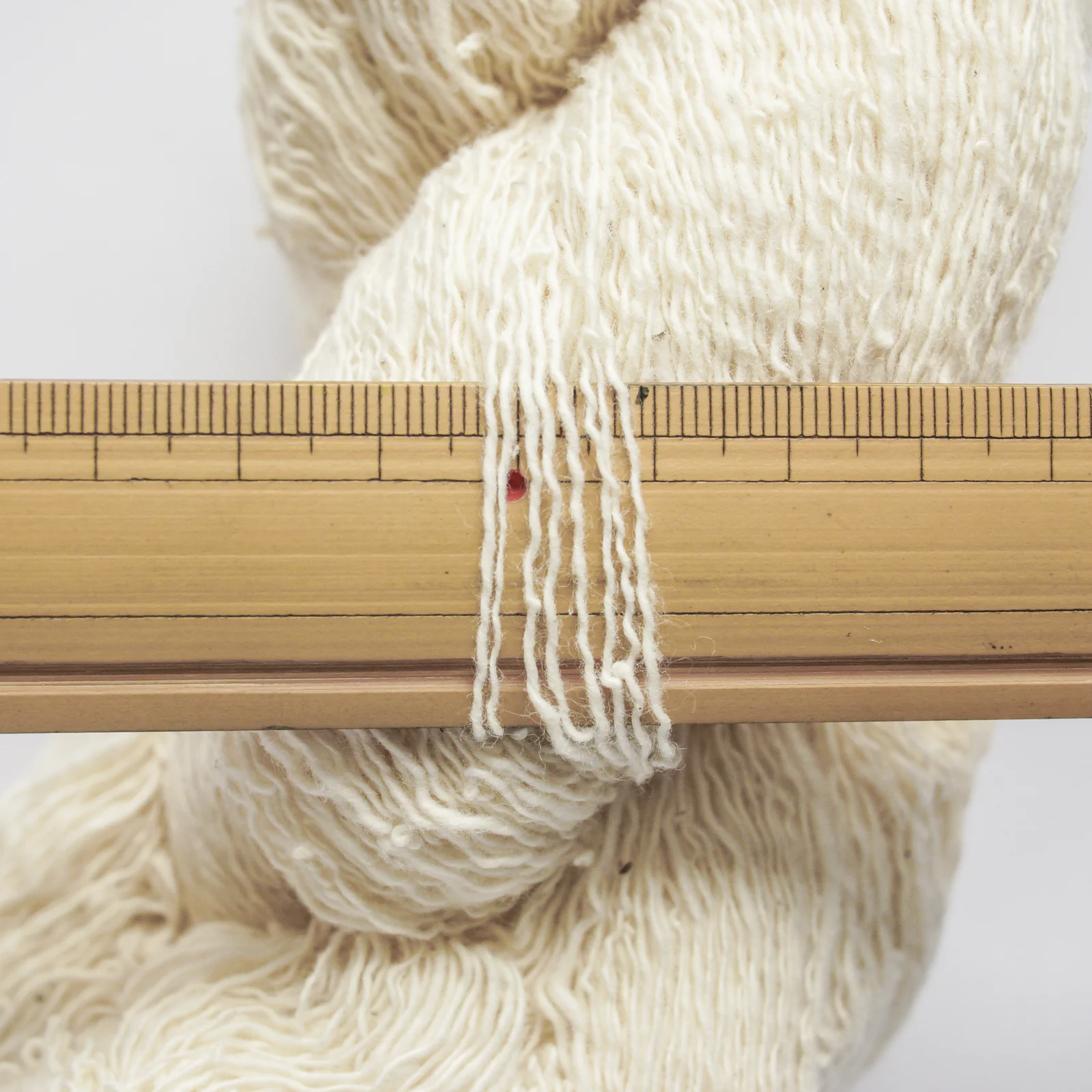 ガラ紡317/1番手糸 生成