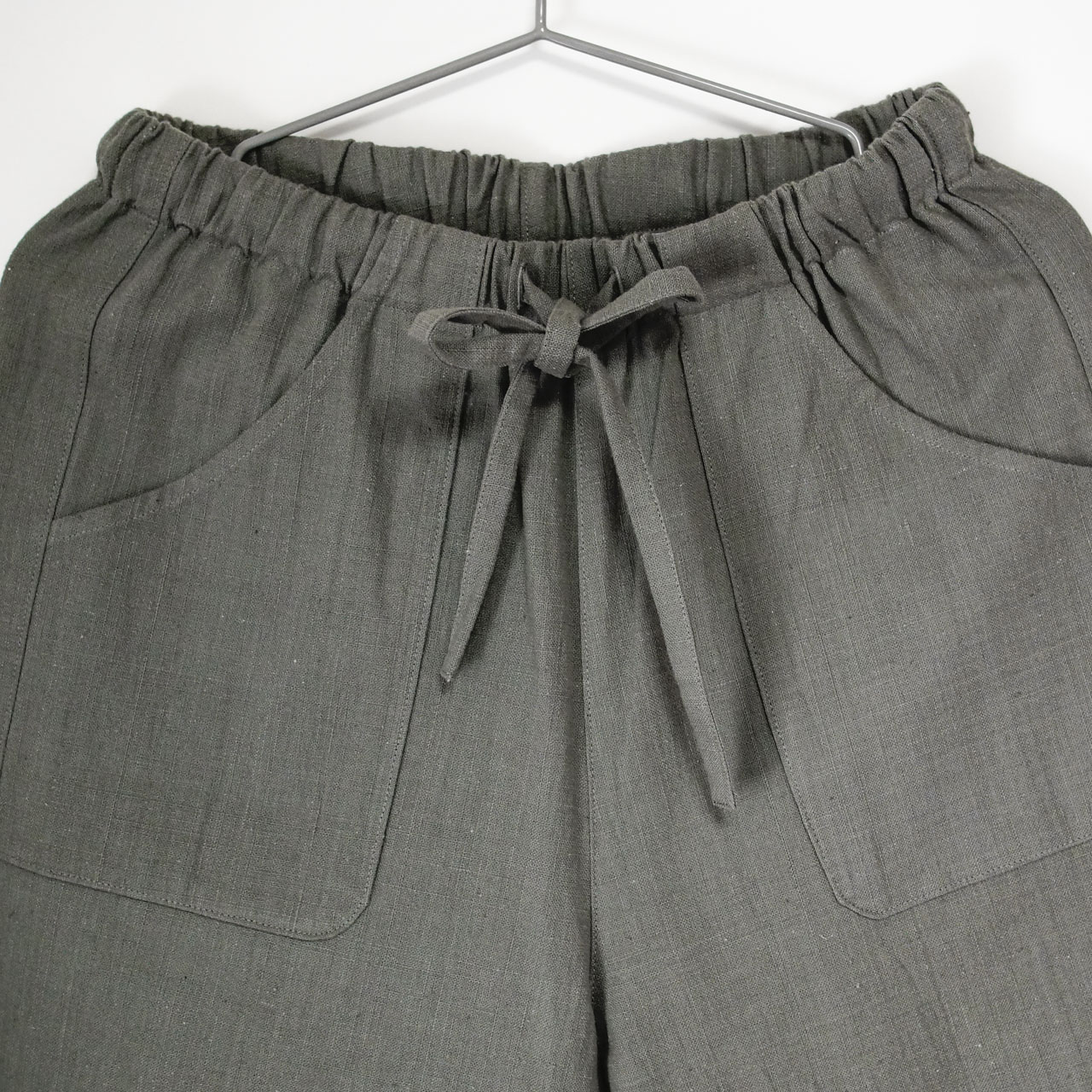 ドロストパンツ