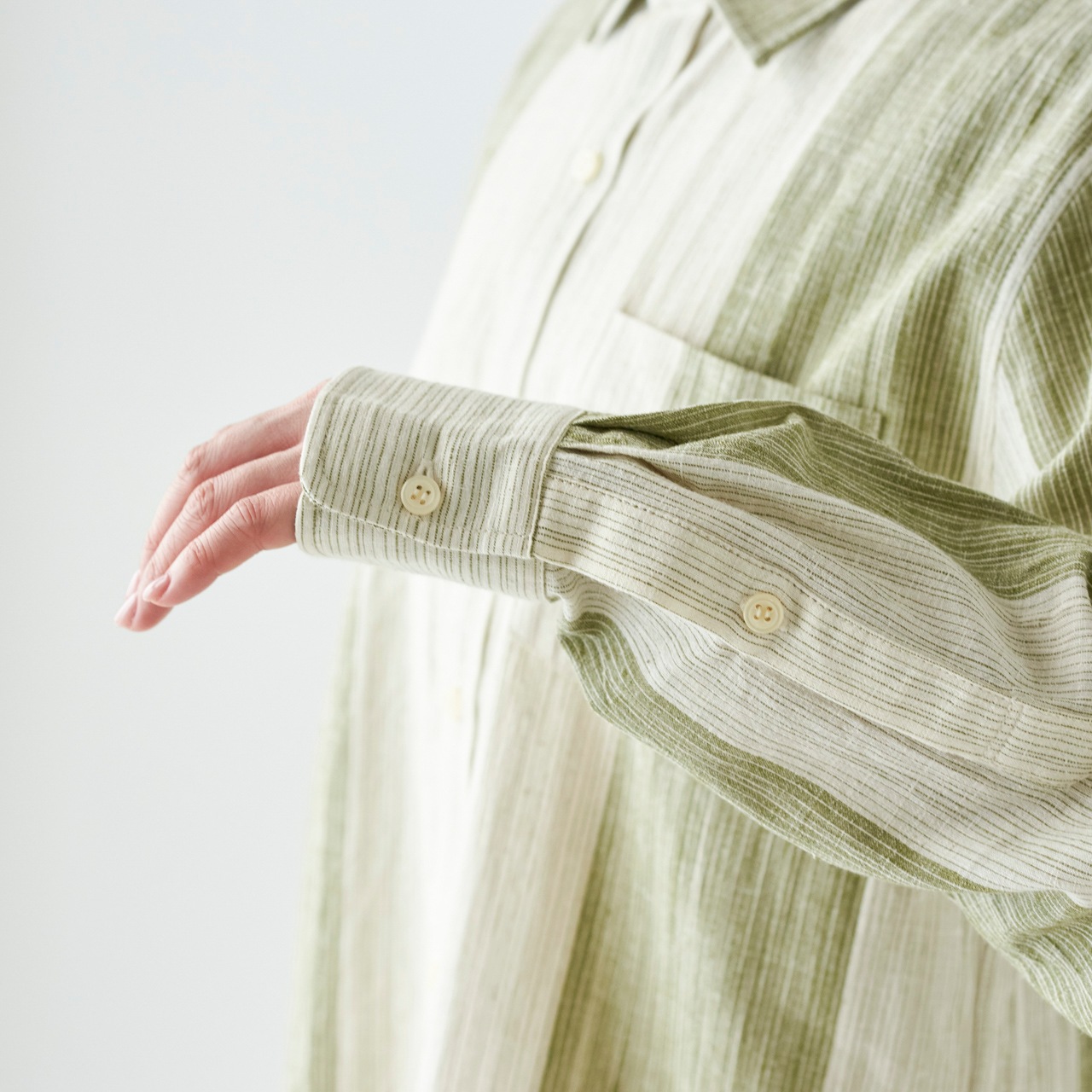 ベーシックカラーシャツ　2サイズ・2色展開