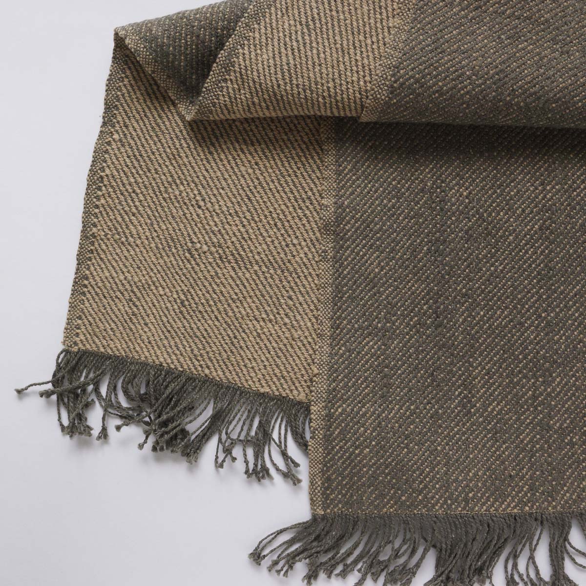 317/2 綾織りストール　2色展開