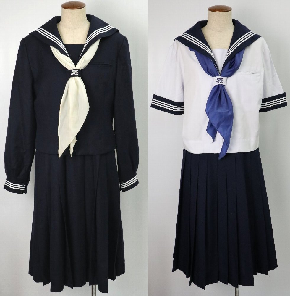 セーラー服の中学生