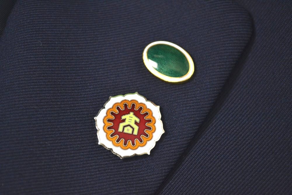 埼玉県立 春日部女子高等学校 ブレザー冬服 校章 学年章 ブレザー 冬服 制服ショップ 摩天楼