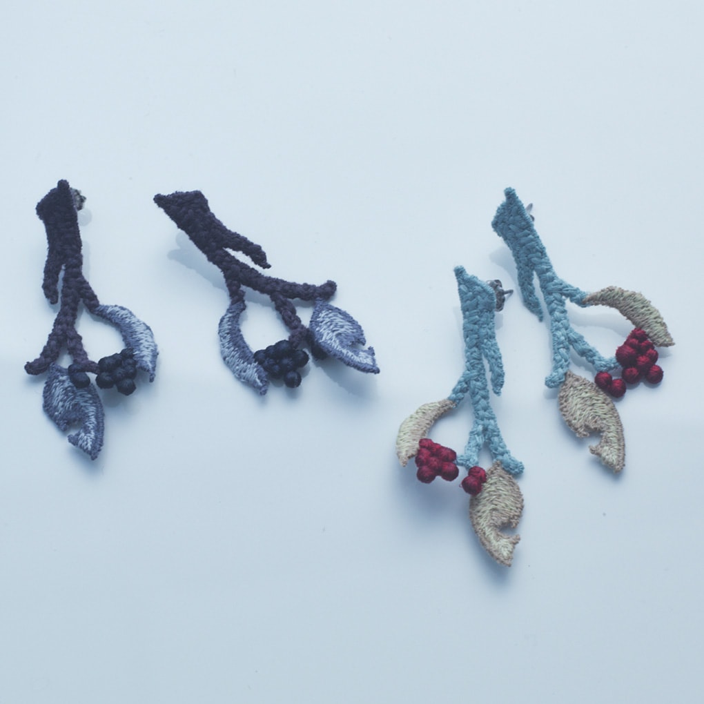 木の実刺繍イヤリング 