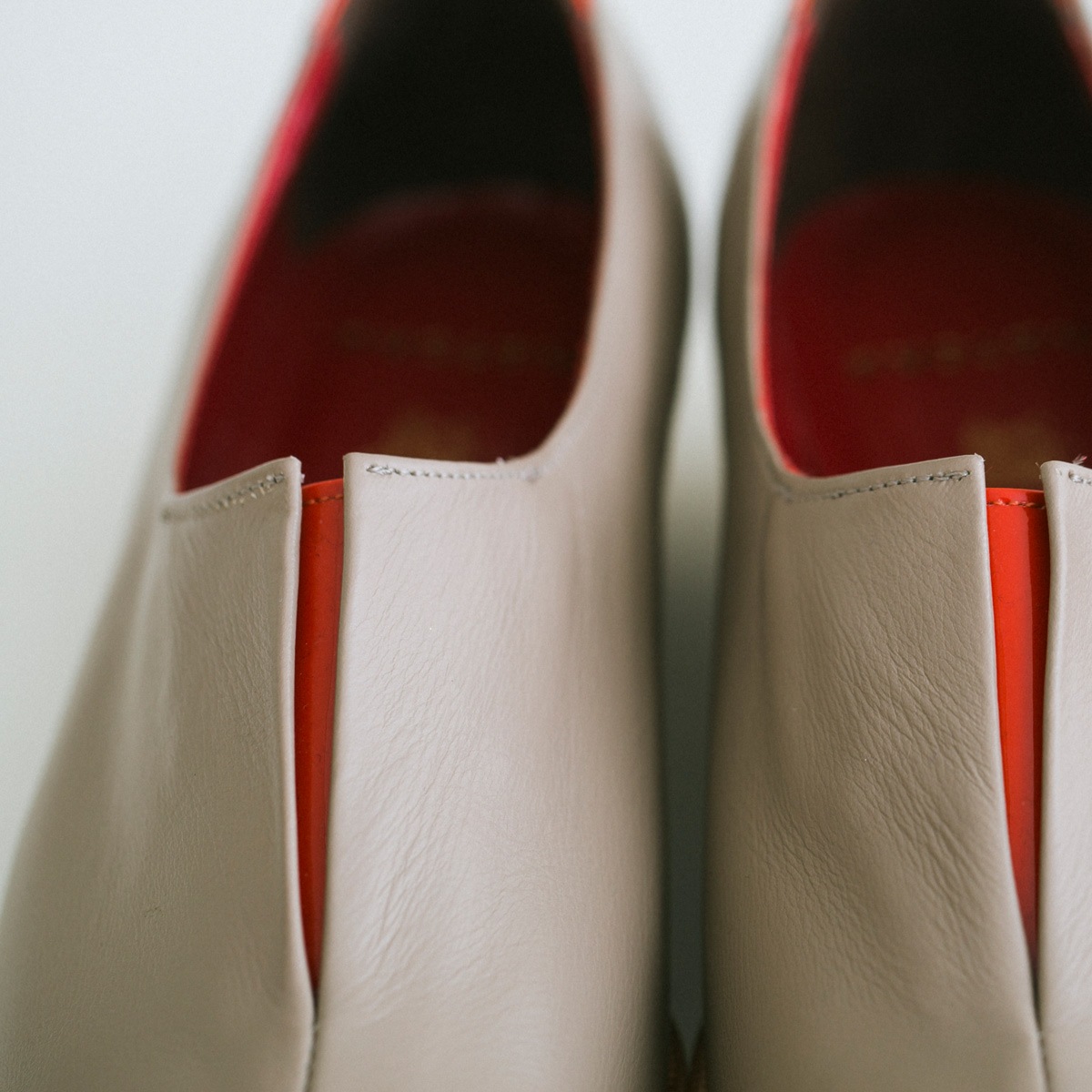 配色スリットシューズ