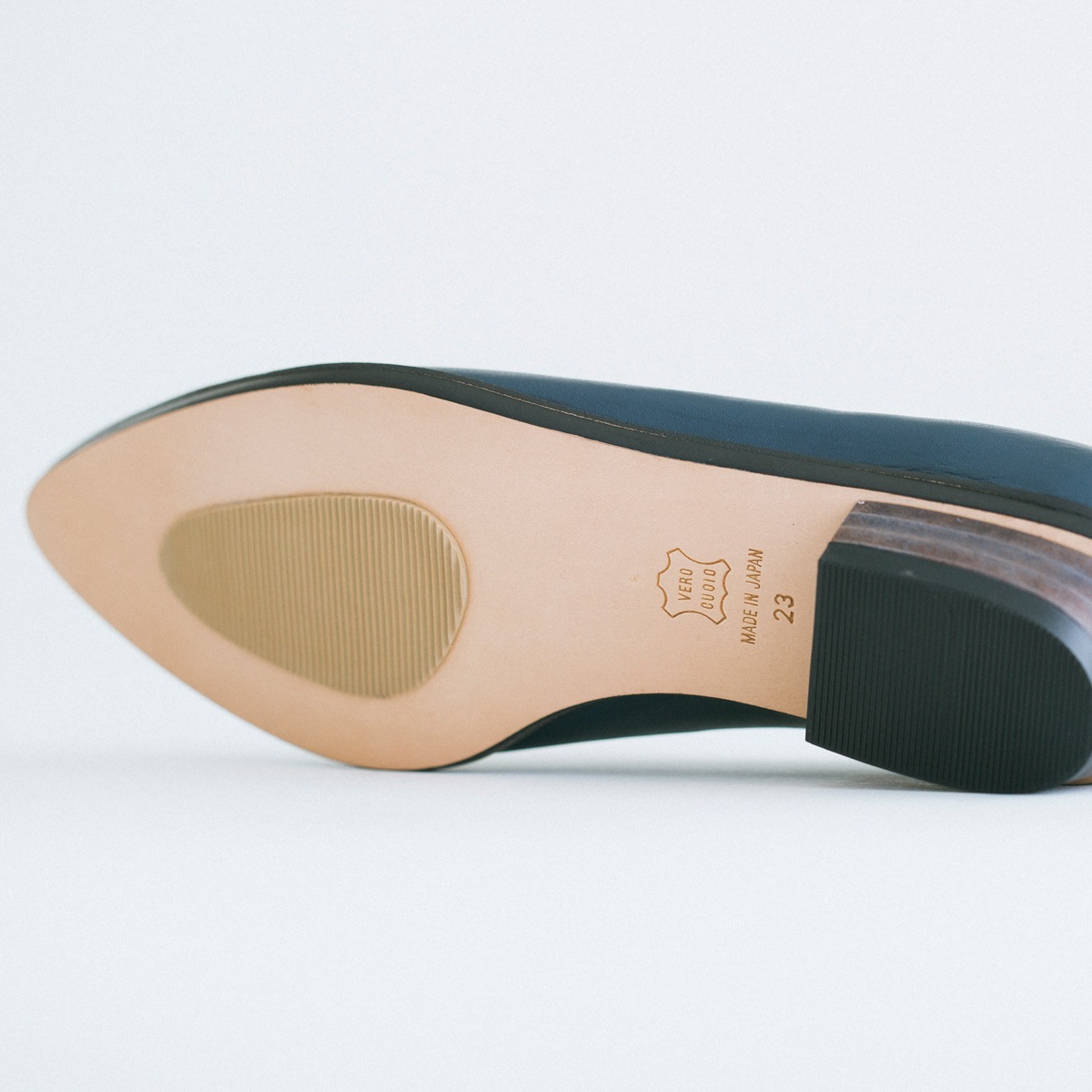 配色スリットシューズ