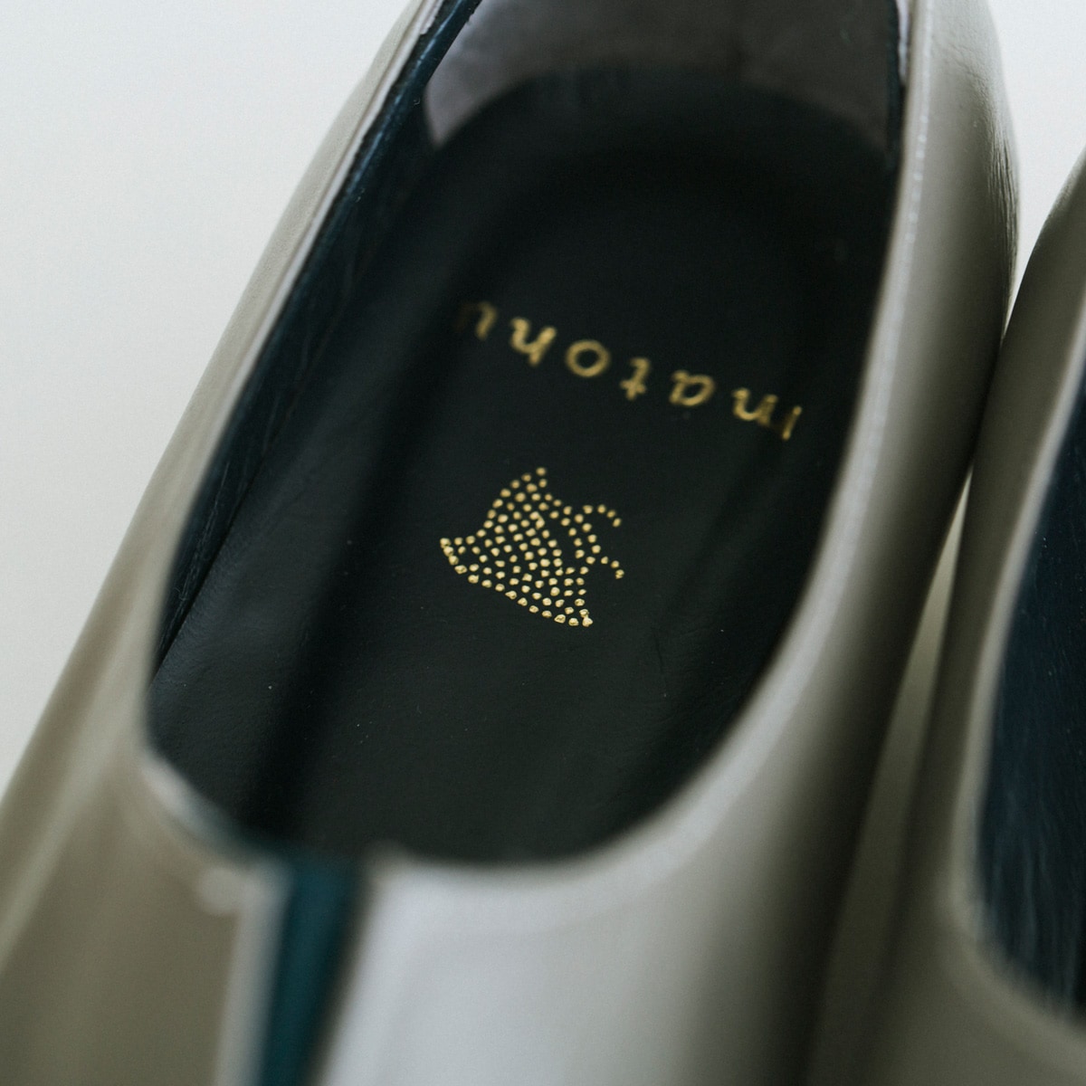 配色スリットシューズ