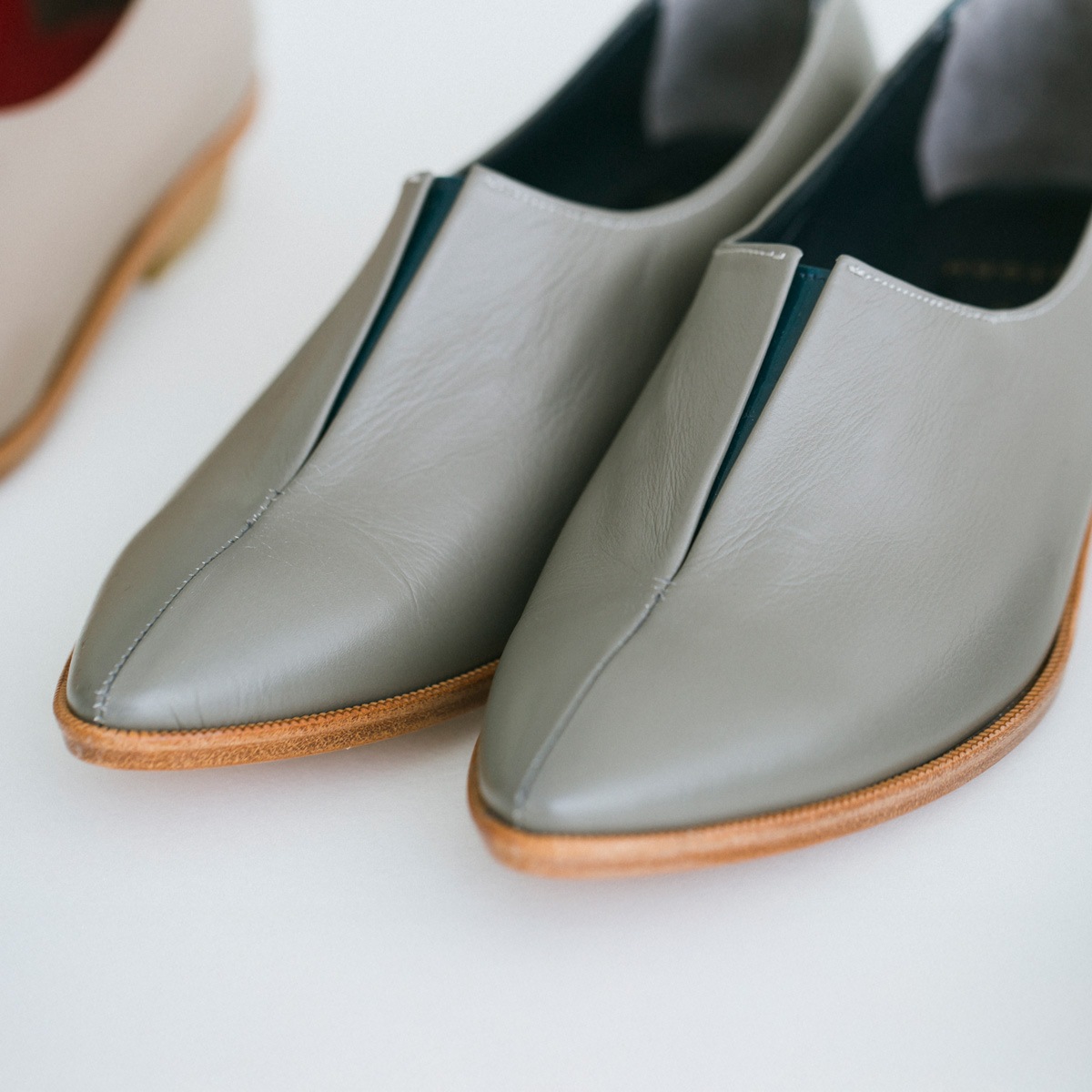 配色スリットシューズ