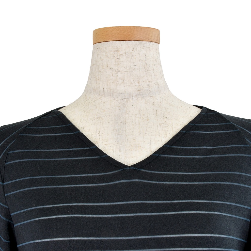 変わりV衿T-透かしボーダー