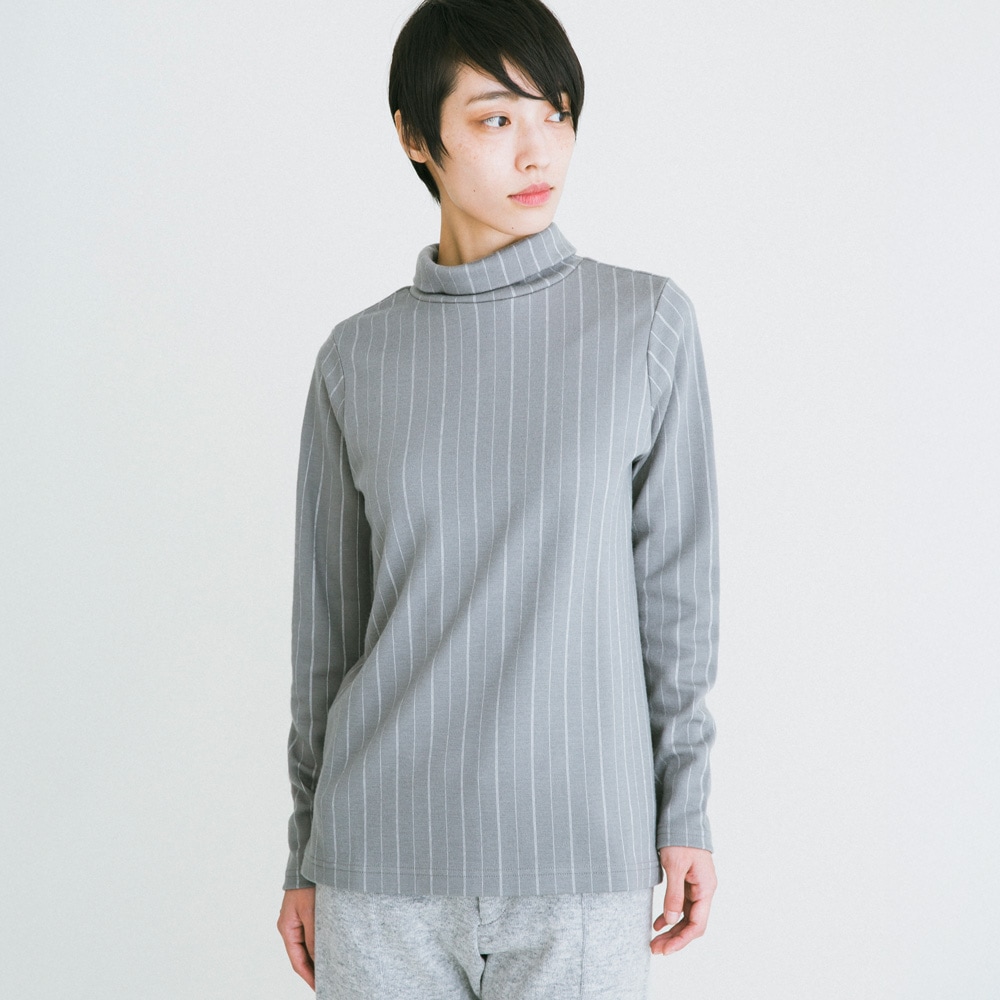 後ろボタンあきハイネック―ピンストライプ