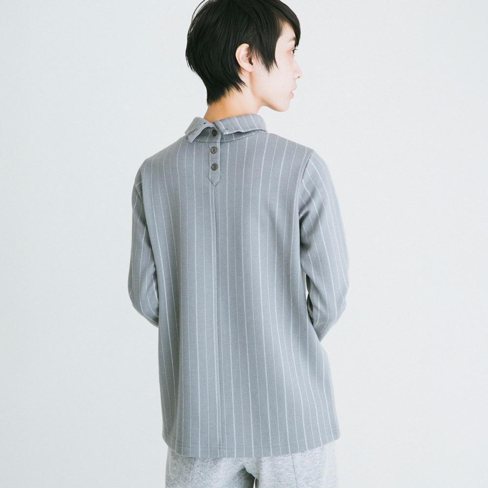 後ろボタンあきハイネック―ピンストライプ