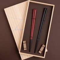 黒檀 七角 漆塗分 ペア 黒/赤 23cm/21cm 砂岩箸置付 ギフト箱付
