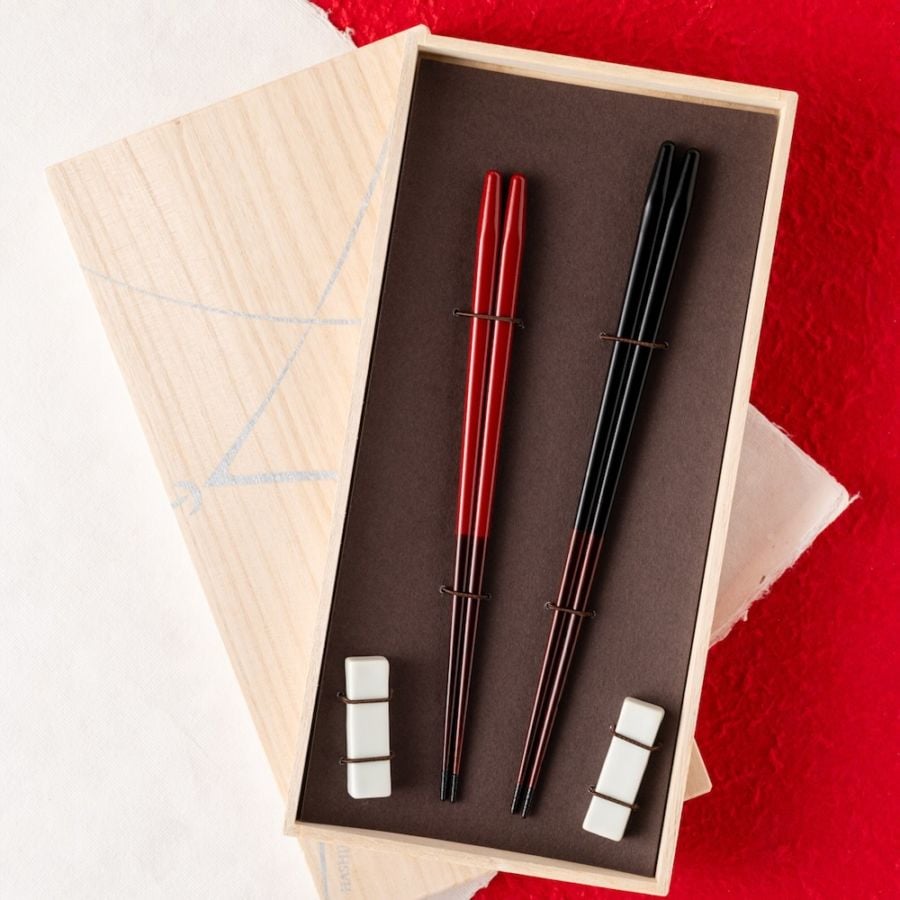 食洗漆八角金彩 ペア 白箸置付 ギフト箱付 | お箸の専門店 【箸蔵ま