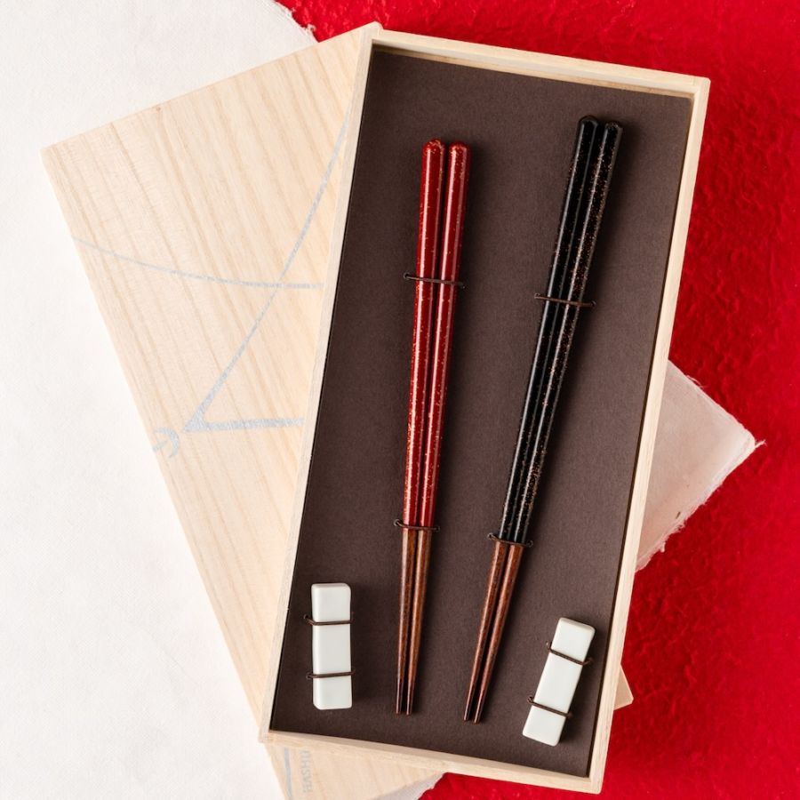 食洗漆八角金彩 ペア 白箸置付 ギフト箱付 | お箸の専門店 【箸蔵ま