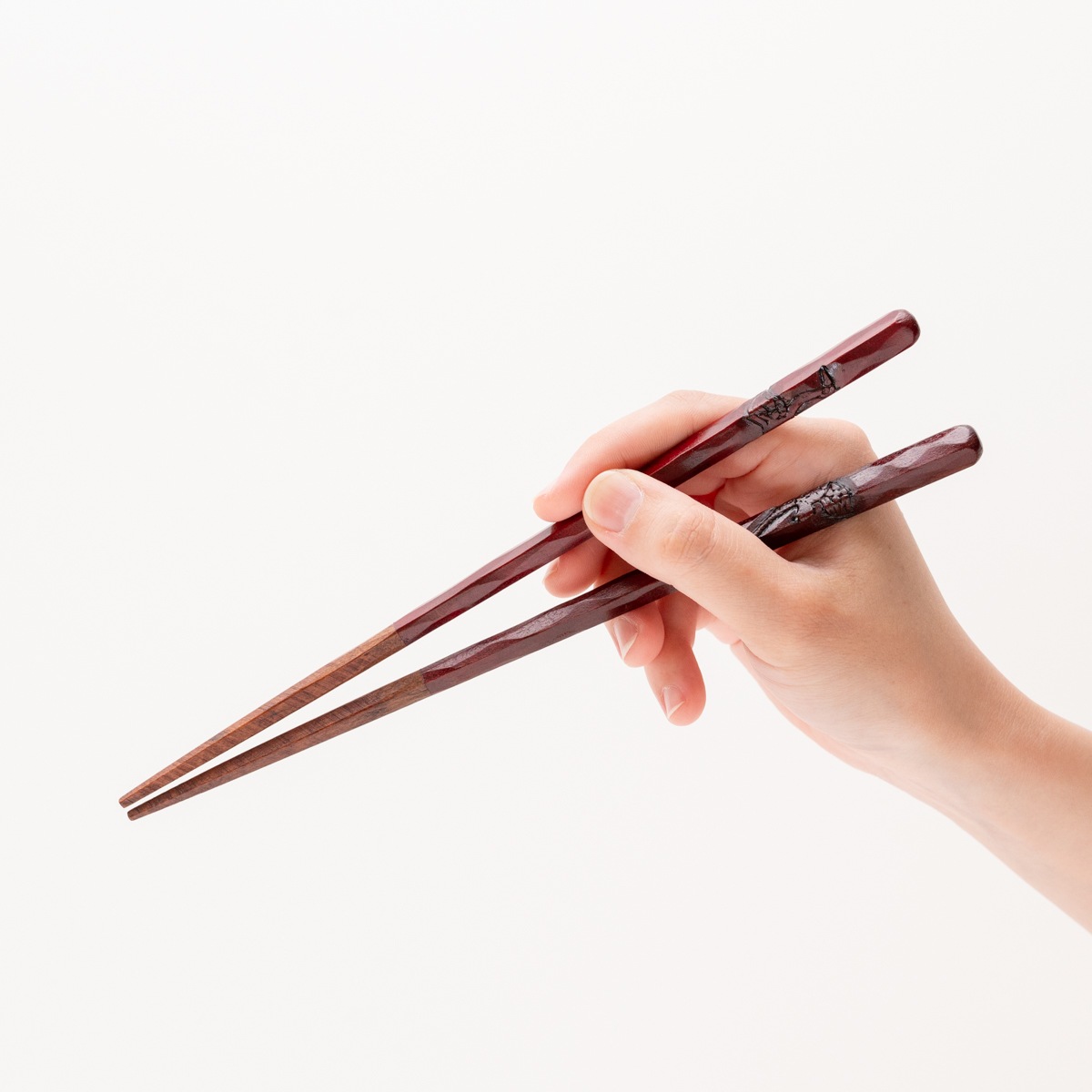 鶴亀 彫塗分|おめでたい鶴亀模様のペアギフト|小豆色 ペア 砂岩箸置付 ギフト箱付