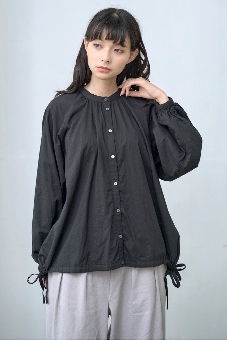 【porinさん専用】黒トップス ギャザー使いスモックブラウス（MGW-5034） | tops | tegami