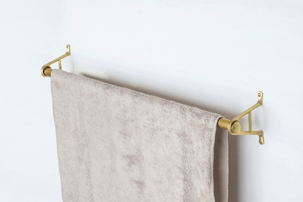 パイプブラケット バスタオル｜FUTAGAMIオンラインショップ「家と真鍮」