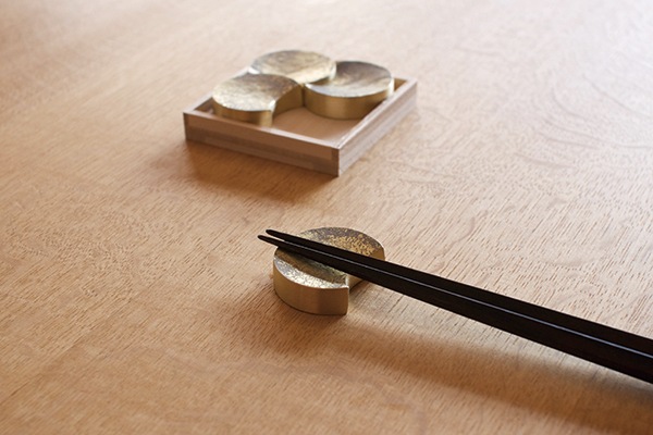 FUTAGAMI真鍮箸置き 6本セット 楽天市場】FUTAGAMI 箸置 結晶 真鍮 真鍮鋳肌 箸置き フタガミ