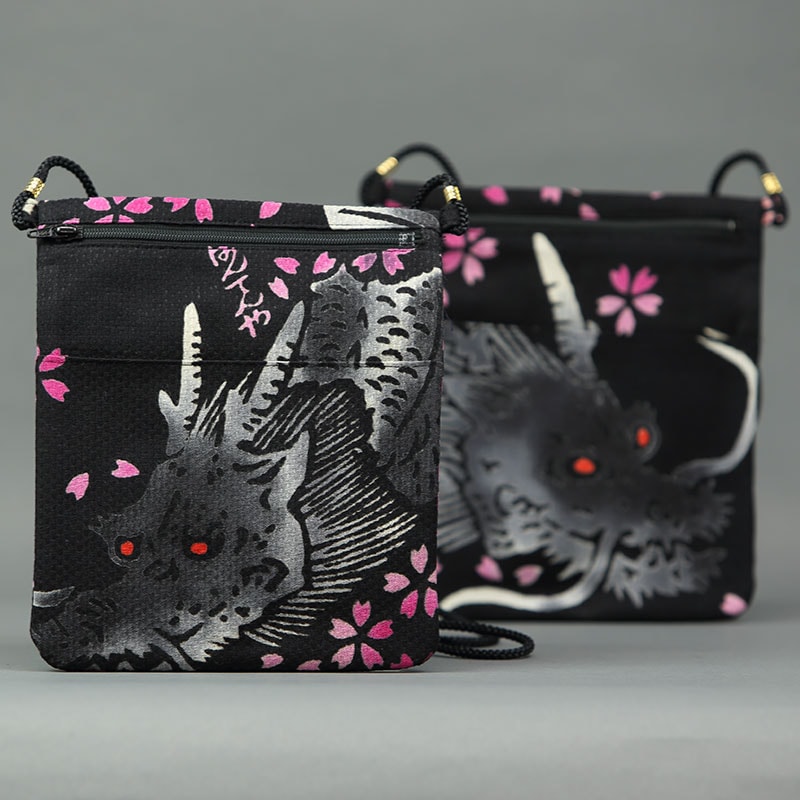 沖縄三線 布袋、教本付き 恩納 龍の刺繍 人工革 沖縄三線 布袋、教本付き 恩納 龍の刺繍 人工革 沖縄三線 布袋