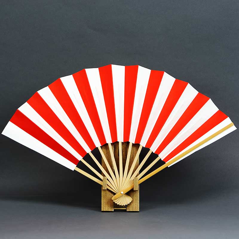 赤地に花弁と鉄杖♦︎銀地に鱗と松葉の柄仕舞扇