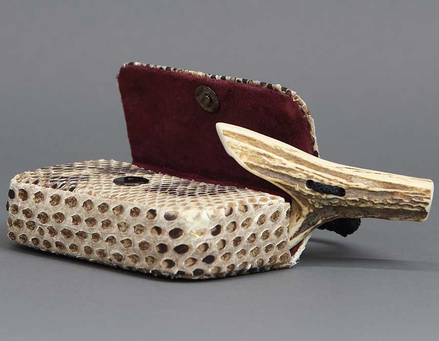 即日発送　天然　43cm 鹿児島産　加熱式タバコ　巨大ホラ貝型カバー　ワンオフ 一本吊・腰下タバコケース【特別仕様｜錦蛇（マット艶なし）】祭用品