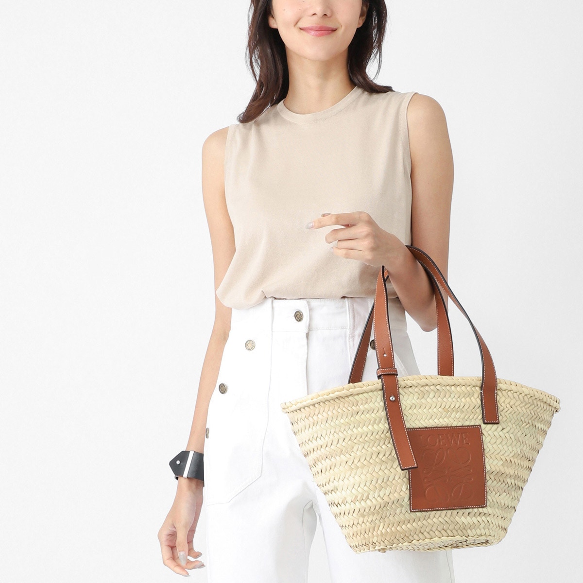 LOEWE ミルクホワイトホーボーバッグ　ロゴチェーン　ロエベ LOEWE ミルクホワイトホーボーバッグ ロゴチェーン ロエベ ロエベ