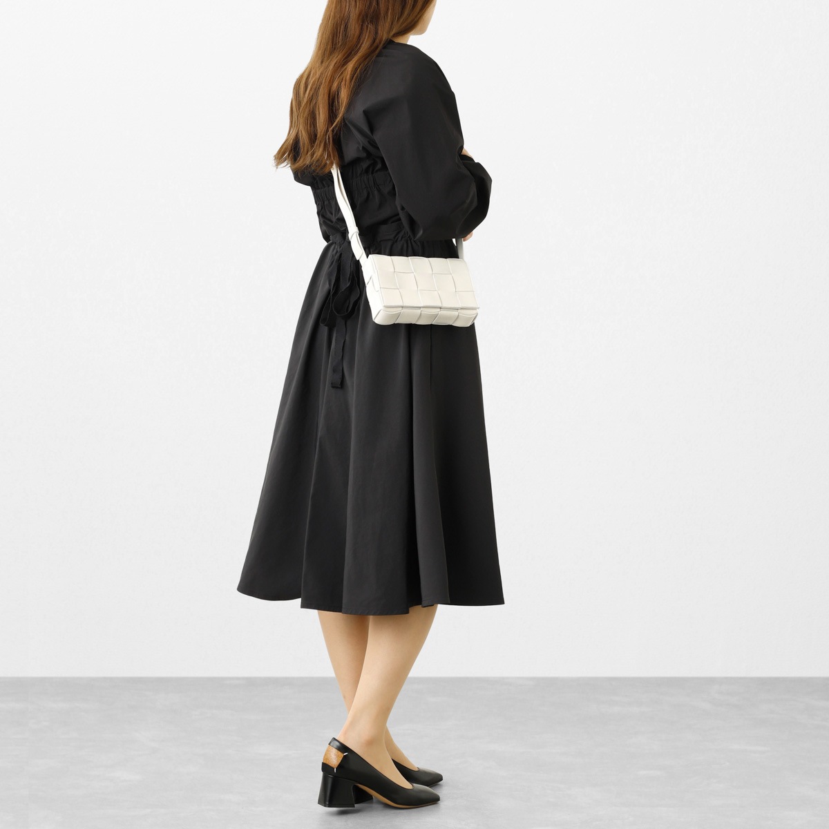 関税送料込み♦BOTTEGA VENETA クロスバッグ 人気【BOTTEGA VENETA】クロスボディバッグ 関税送料込 (BOTTEGA