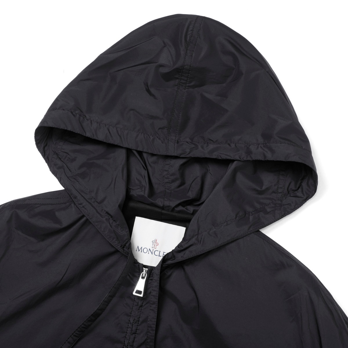 秋に向けてピッタリ　モンクレール ナイロンレインコート 秋に向けてピッタリ モンクレール ナイロンレインコート 秋に