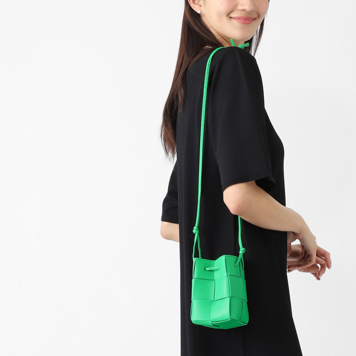 BOTTEGA VENETA ボッテガヴェネタ クロスボディバッグ/ミニバッグ/MINI CASSETTE BUCKET BAG レディース