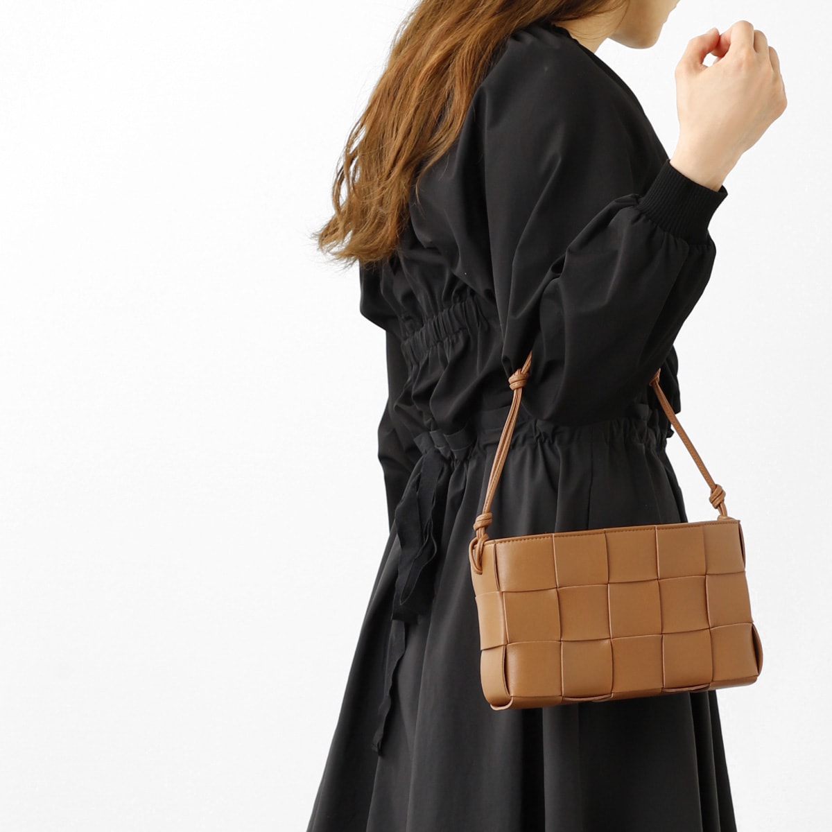 BOTTEGA VENETA ボッテガヴェネタ ハンドバッグ/CASSETTE POUCH ON STRAP レディース