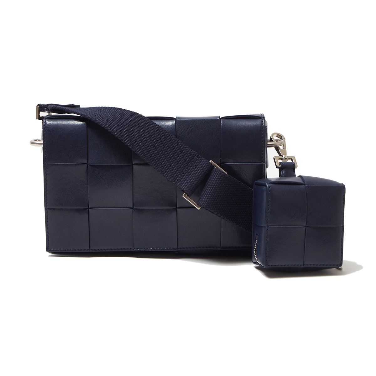【極美品】 BOTTEGA VENETA ボディバッグ ネイビー 極美品】 BOTTEGA VENETA ボディバッグ ネイビー