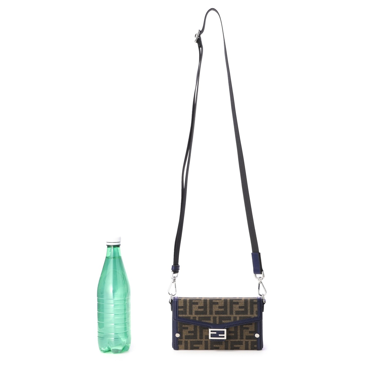 FENDI フェンディ フォンケース/BAGUETTE SOFT TRUNK PHONE POUCH 