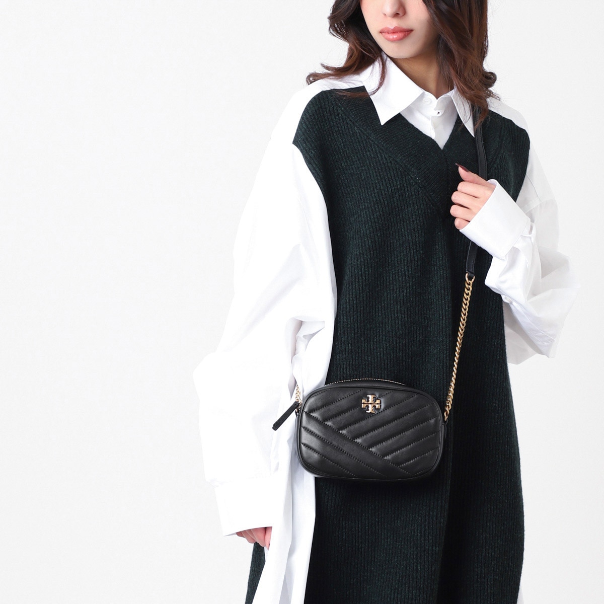 ✨美品✨トリーバーチ　ペリーボンベ　カメラバッグ ショルダーバッグ　レザー　黒 トリーバーチ ミニショルダー ペリーボンベ カメラバッグ クロス