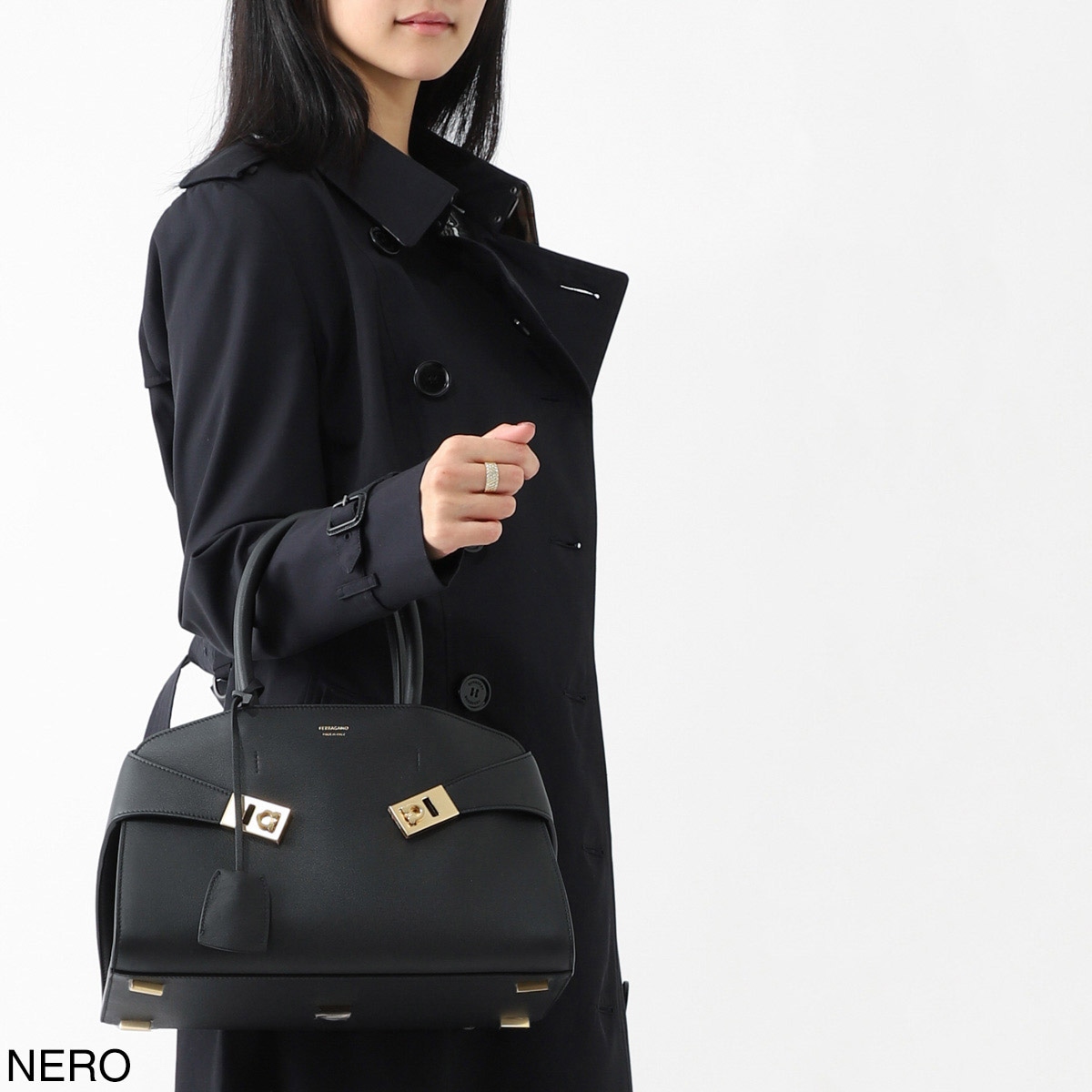 FERRAGAMO フェラガモ ハンドバッグ 2WAY/ショルダーバッグ/HUG SMALL レディース