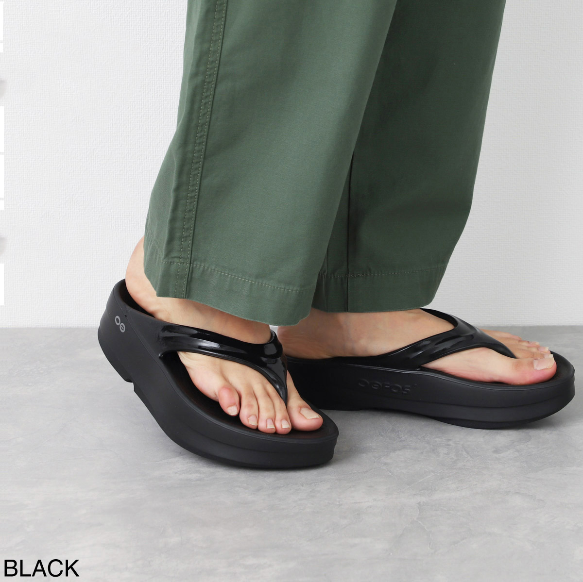 OOFOS OOMEGA トングサンダル ダークブラウン 楽天市場】ウーフォス OOFOS ウーメガ OOmega レディース 厚底