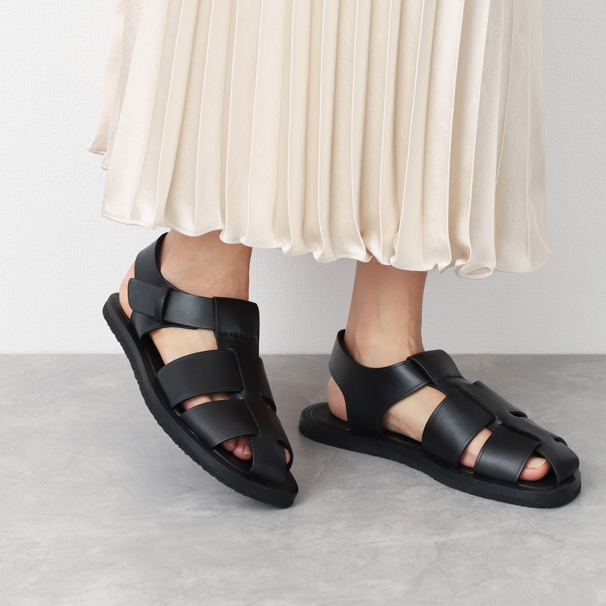 【Sale】THE ROW FISHERMAN サンダル42黒 シューズ The Row Fisherman サンダル | ブラック | FARFETCH JP