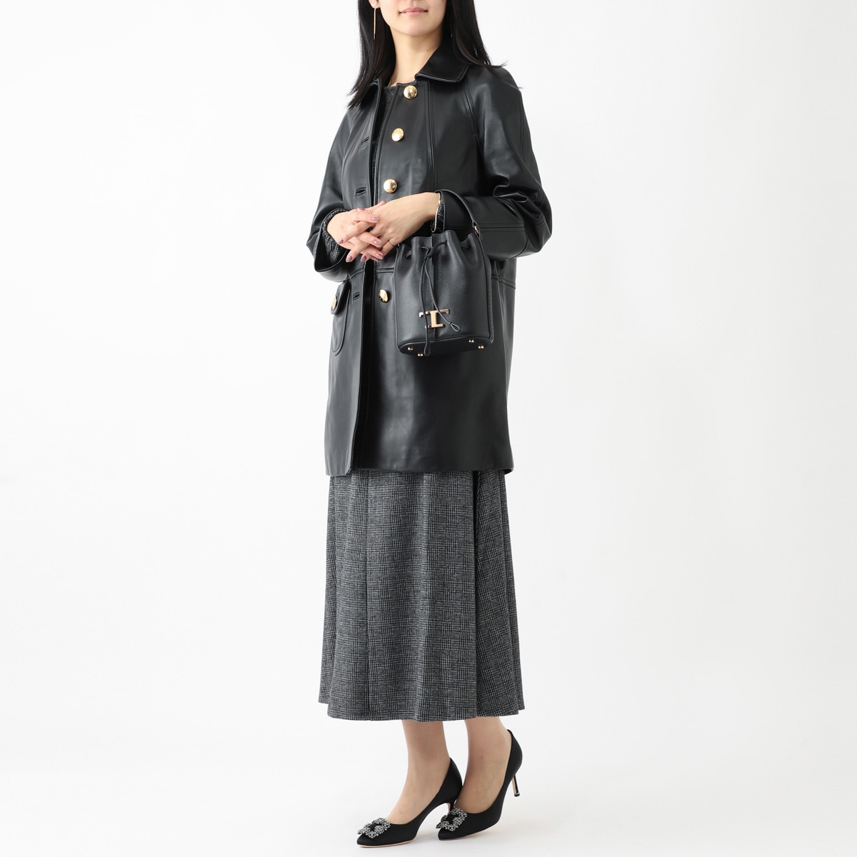 トッズのロゴエンボスパネルバケットバッグ エンボス ロゴ ホワイト（白）系 TOD'S(トッズ) - 海外通販のBUYMA