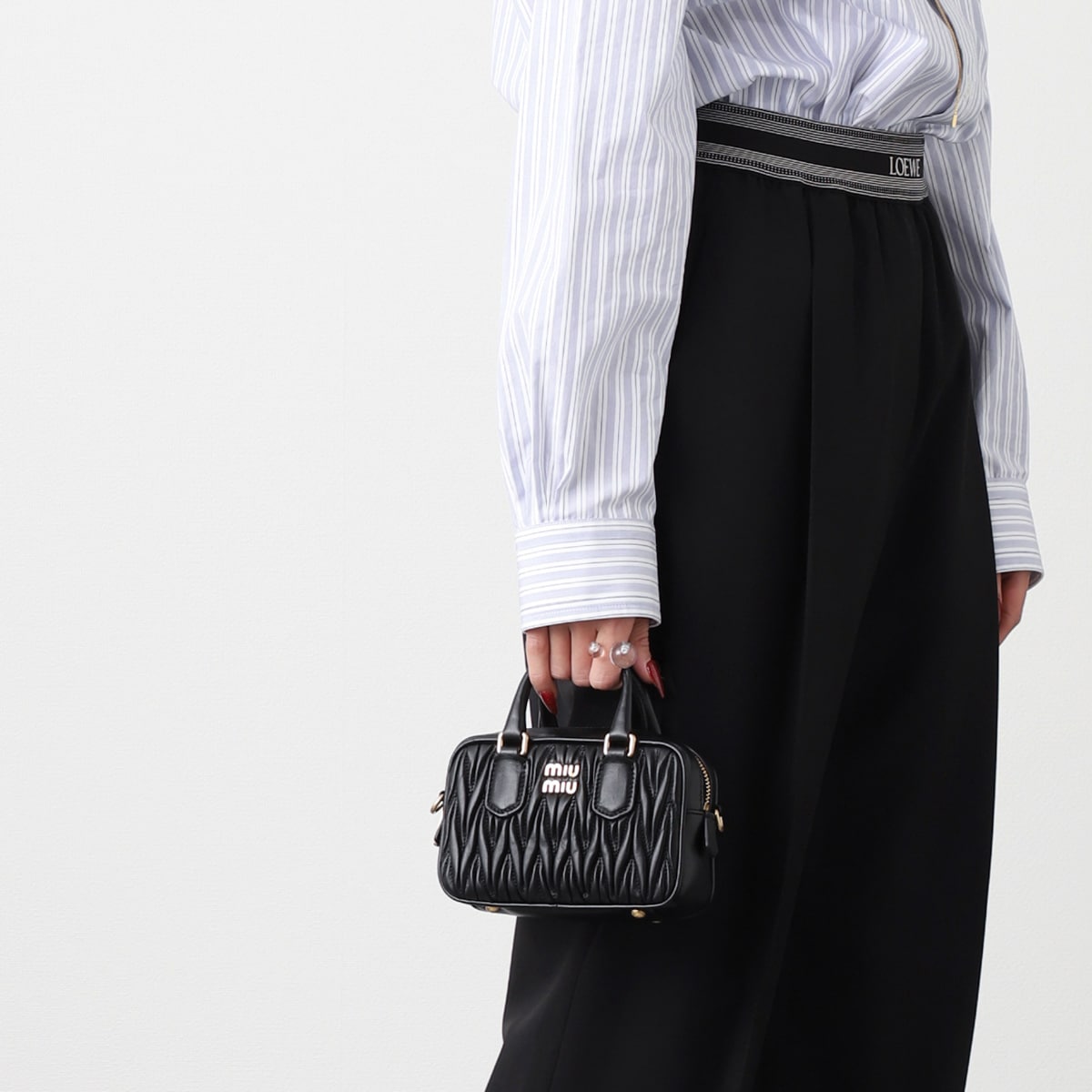 手袋　ブレスレット　黒　レディース　Max Mara　miumiu プラダ Miu Miu Matelassé Crossbody Bag | Black | FARFETCH