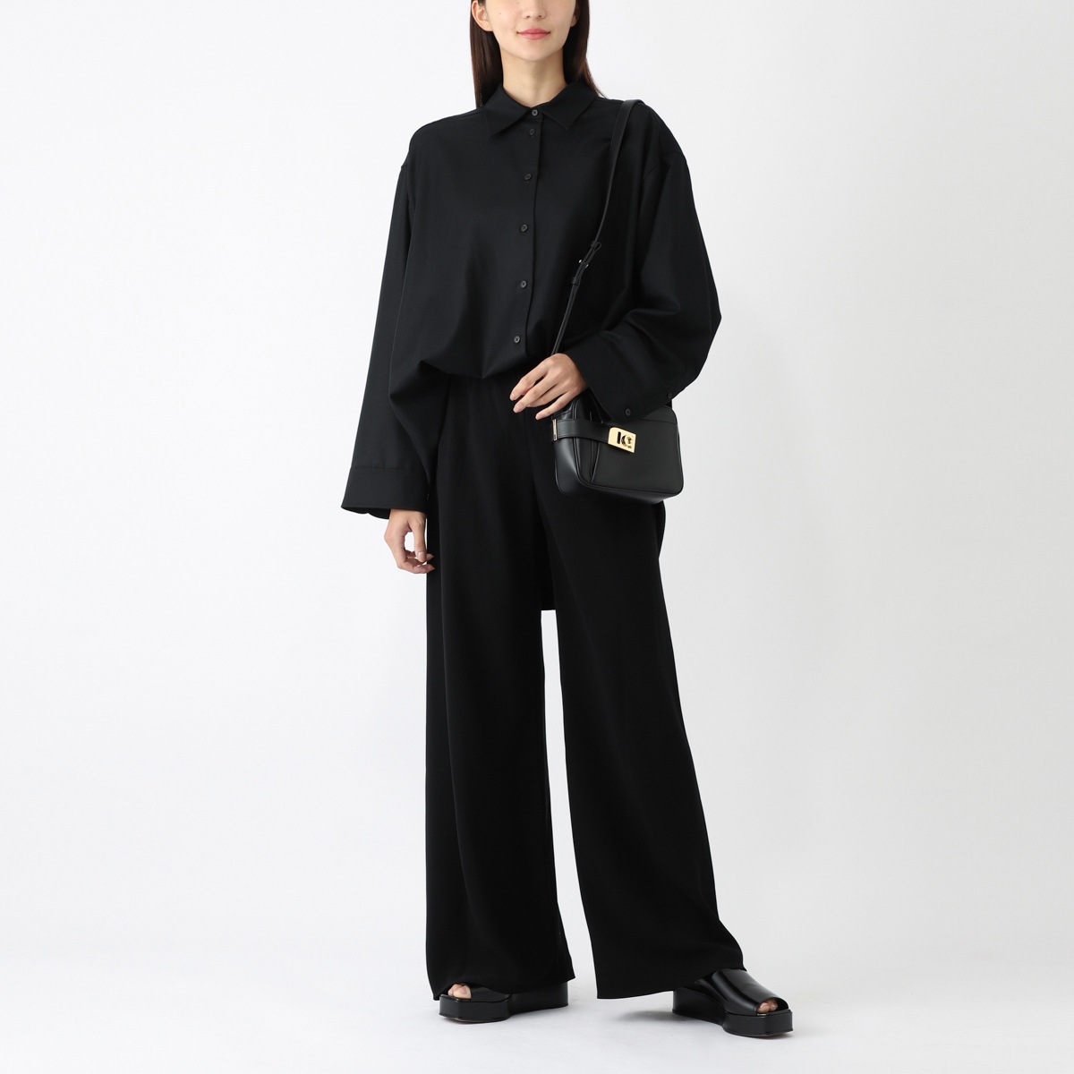 FERRAGAMO フェラガモ ショルダーバッグ/カメラバッグ レディース