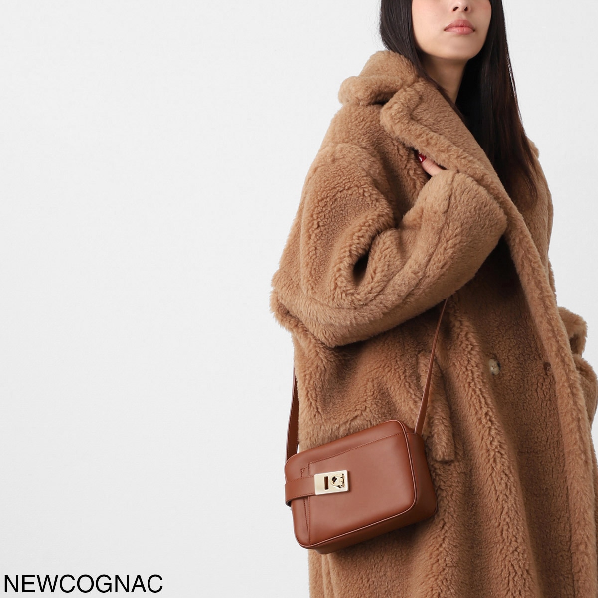 すぐ届く【FERRAGAMO】バラボウ カメラバッグ ショルダーバッグ FERRAGAMO フェラガモ ショルダーバッグ/カメラバッグ