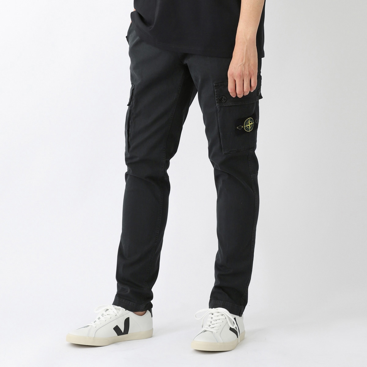 青パンツスニーカー白キャップにストーンアイランドロゴTシャツ メンズ・ブランド一覧,□ S,STONE ISLAND,ボトムス | モダンブルー